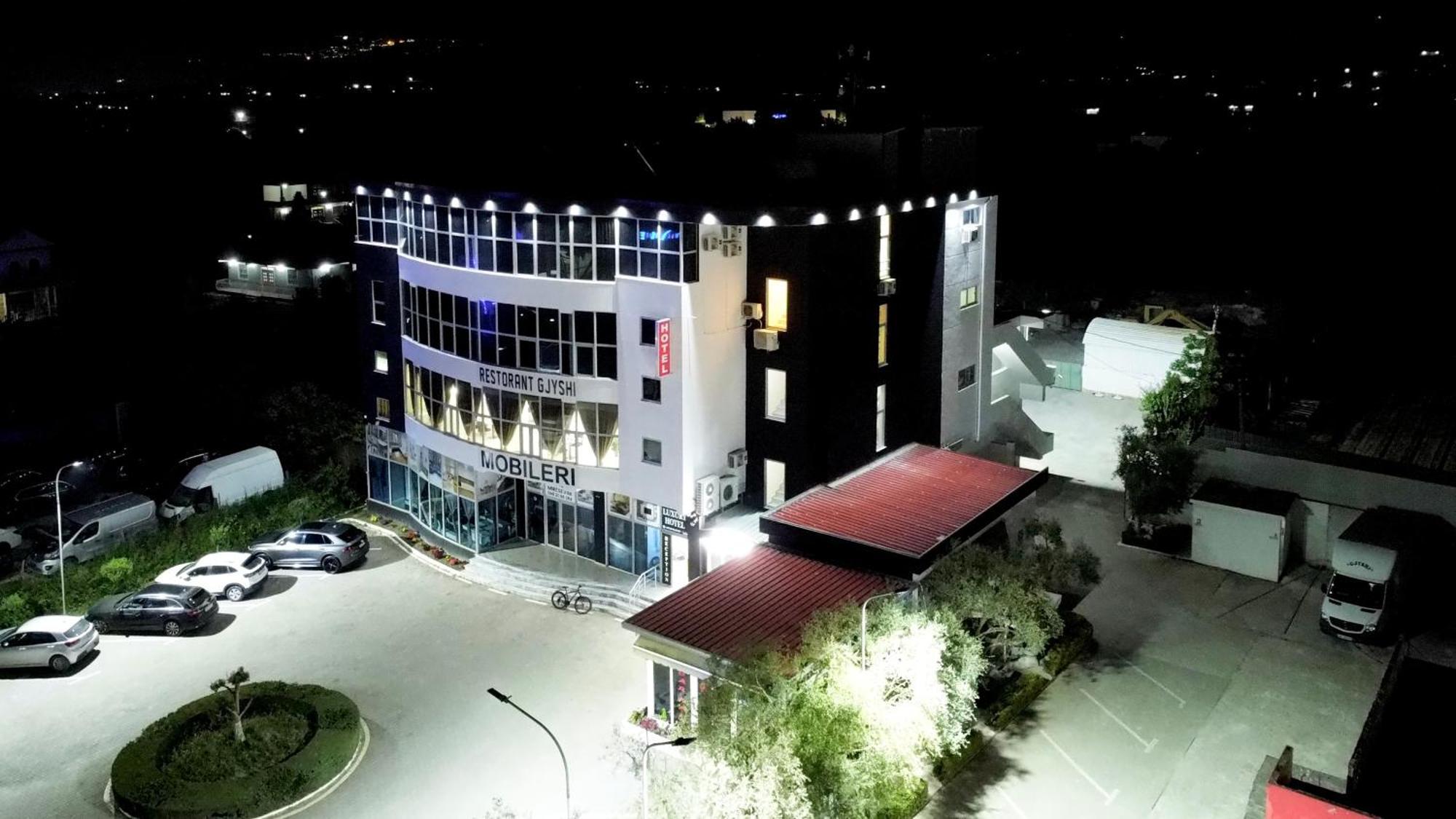 Grand Hotel Gjyshi Qerrexhias Extérieur photo