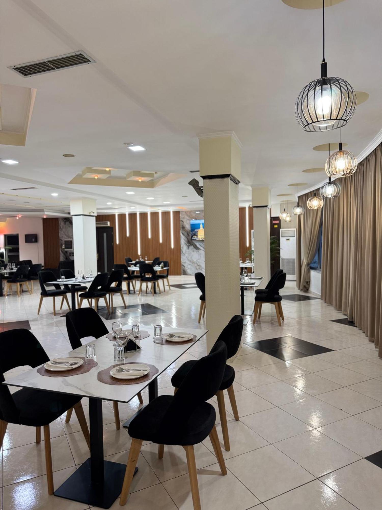 Grand Hotel Gjyshi Qerrexhias Extérieur photo
